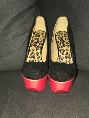 Anne Michelle Black Suede Pumps with Red Platform